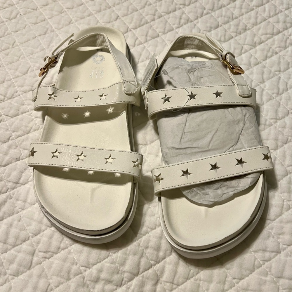NEW Gap Kids Two Strap White Sandals Size 3/4